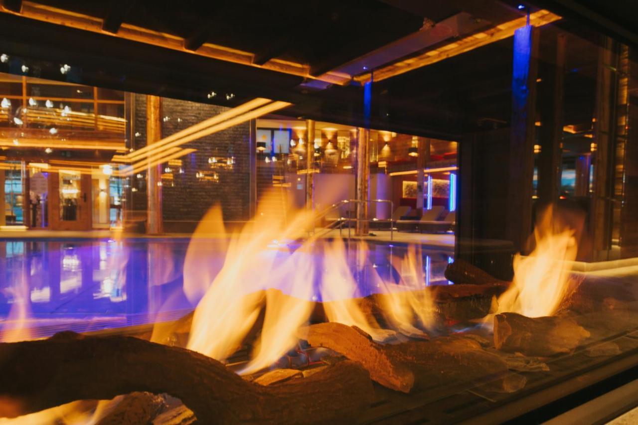 Ortner'S Resort Bad Füssing Exteriér fotografie The fireplace at the lobby