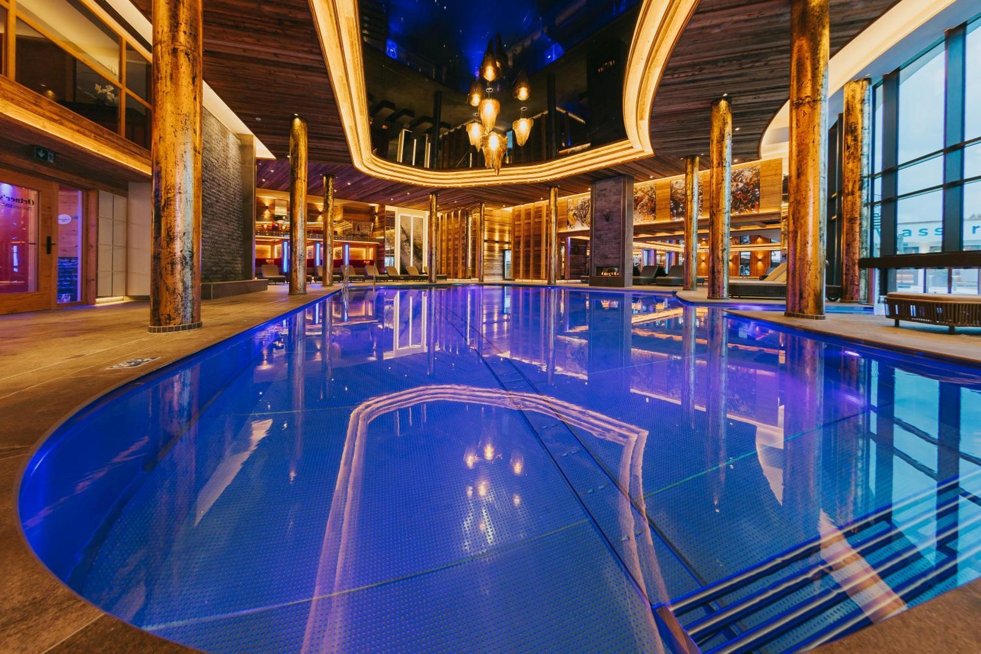 Ortner'S Resort Bad Füssing Exteriér fotografie The pool at the Aqua Dome