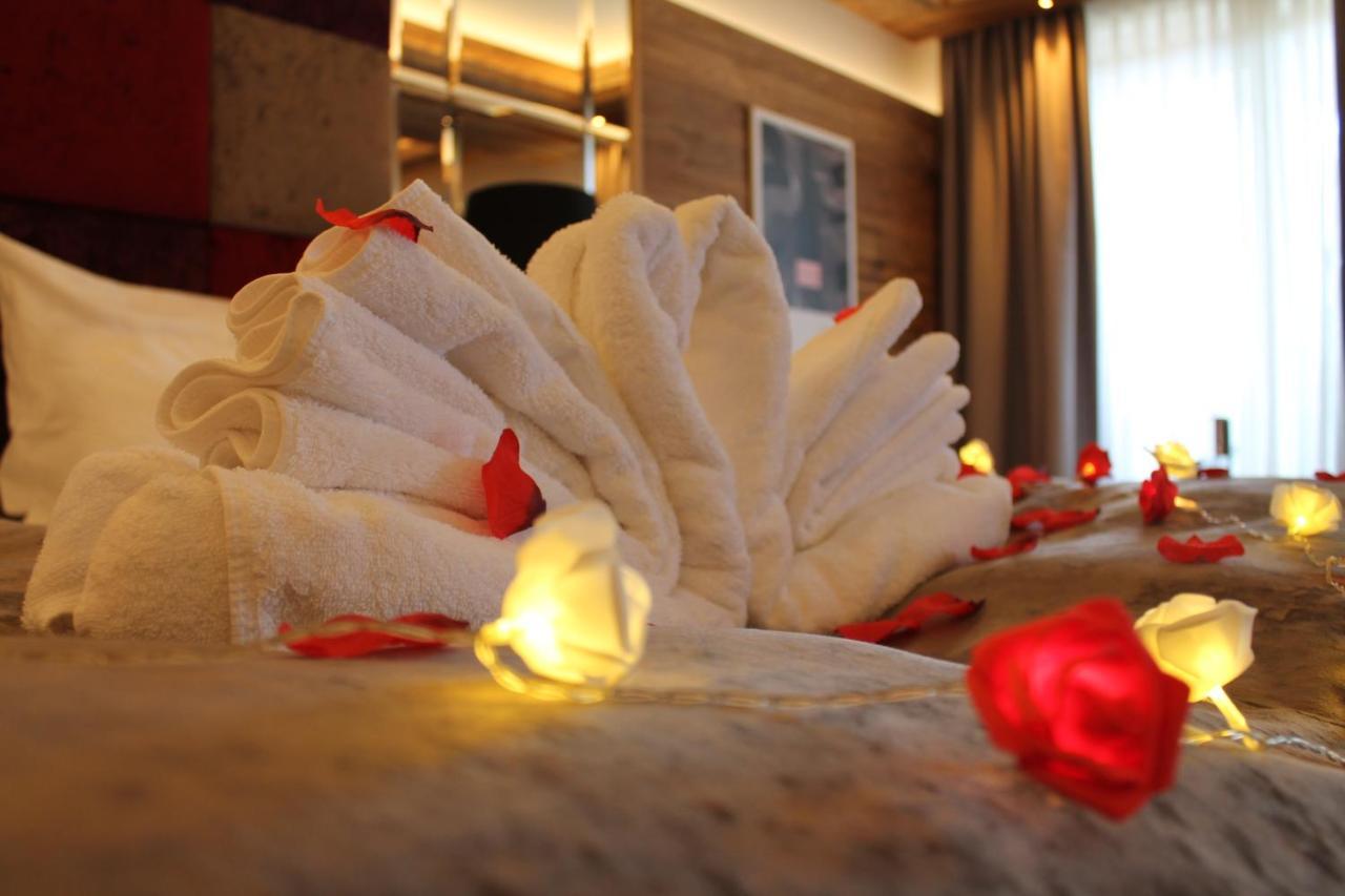 Ortner'S Resort Bad Füssing Exteriér fotografie A towel swan